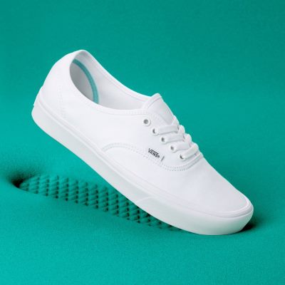 Vans Classic ComfyCush Authentic - Kadın Spor Ayakkabı (Beyaz)